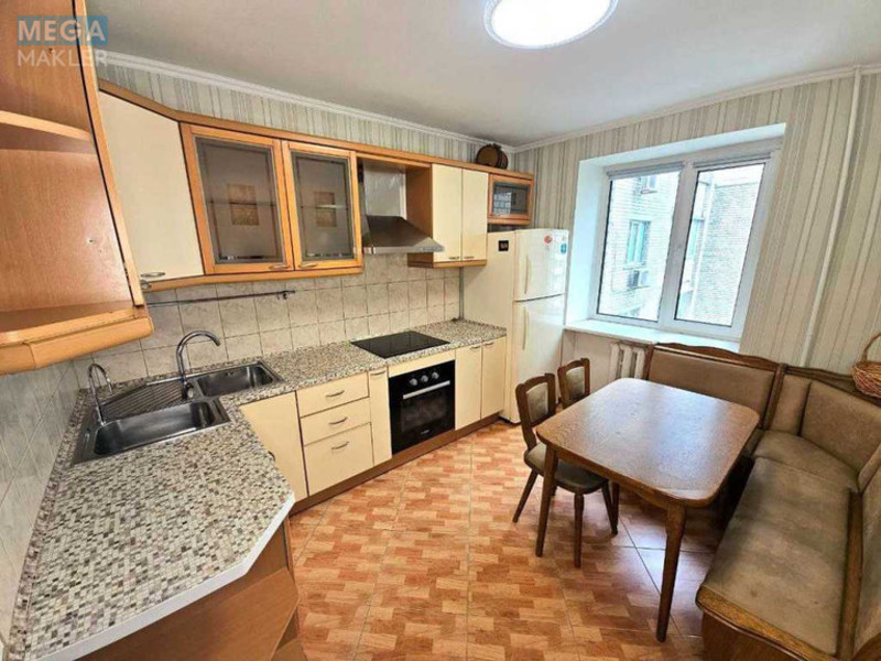 Продаж 3 кімнатної квартири (89/47/10), 8 пов. 11 пов. будинку, <a class="location-link" href="/kiev/" title="Недвижимость Київ">Київ</a>, <a class="location-link" href="/kiev/pecherskij/" title="Недвижимость Печерський район">Печерський р-н</a>, Драгомирова ул., 2 (изображение 3)