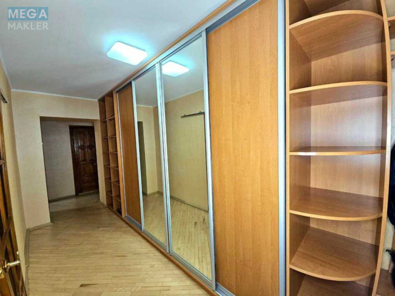 Продаж 3 кімнатної квартири (89/47/10), 8 пов. 11 пов. будинку, <a class="location-link" href="/kiev/" title="Недвижимость Київ">Київ</a>, <a class="location-link" href="/kiev/pecherskij/" title="Недвижимость Печерський район">Печерський р-н</a>, Драгомирова ул., 2 (изображение 6)