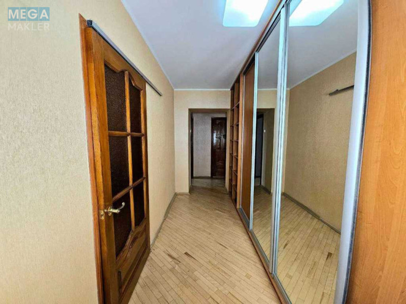 Продаж 3 кімнатної квартири (89/47/10), 8 пов. 11 пов. будинку, <a class="location-link" href="/kiev/" title="Недвижимость Київ">Київ</a>, <a class="location-link" href="/kiev/pecherskij/" title="Недвижимость Печерський район">Печерський р-н</a>, Драгомирова ул., 2 (изображение 7)