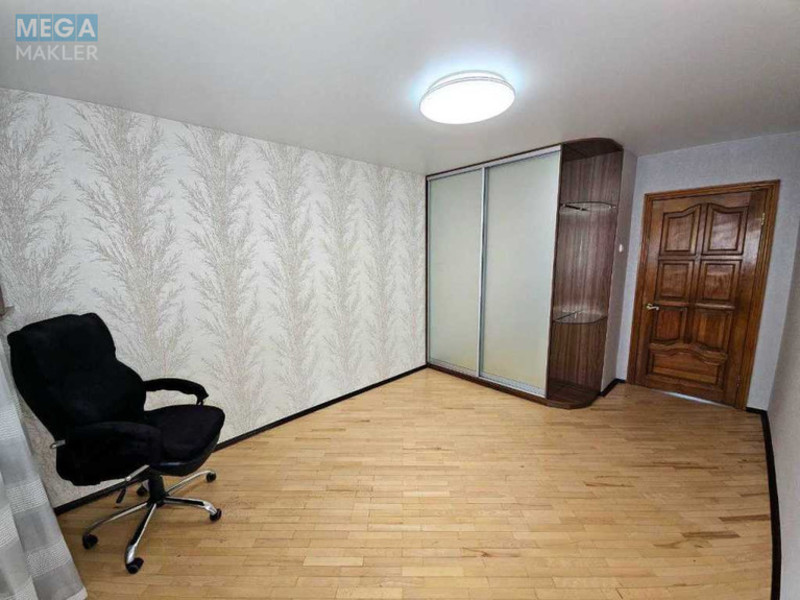Продаж 3 кімнатної квартири (89/47/10), 8 пов. 11 пов. будинку, <a class="location-link" href="/kiev/" title="Недвижимость Київ">Київ</a>, <a class="location-link" href="/kiev/pecherskij/" title="Недвижимость Печерський район">Печерський р-н</a>, Драгомирова ул., 2 (изображение 14)