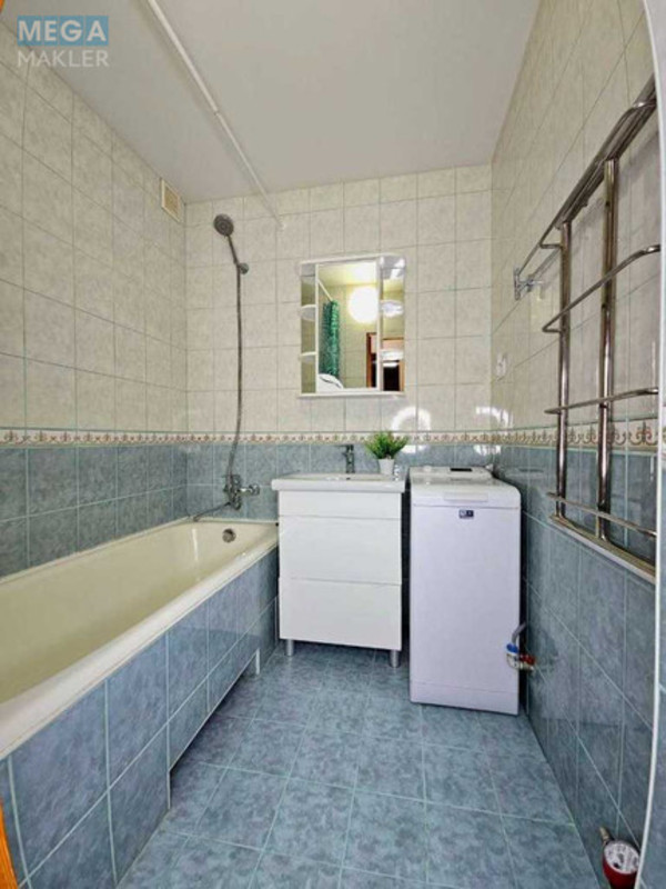 Продаж 3 кімнатної квартири (89/47/10), 8 пов. 11 пов. будинку, <a class="location-link" href="/kiev/" title="Недвижимость Київ">Київ</a>, <a class="location-link" href="/kiev/pecherskij/" title="Недвижимость Печерський район">Печерський р-н</a>, Драгомирова ул., 2 (изображение 16)
