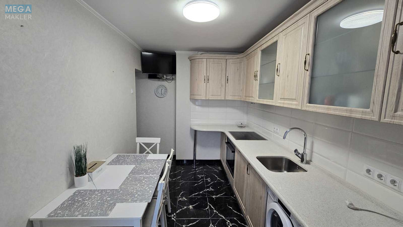 Продаж 3 кімнатної квартири (70/43/11), 9 пов. 14 пов. будинку, <a class="location-link" href="/kiev/" title="Недвижимость Київ">Київ</a>, <a class="location-link" href="/kiev/pecherskij/" title="Недвижимость Печерський район">Печерський р-н</a>, Михаила Бойчука ул., 34а (изображение 4)