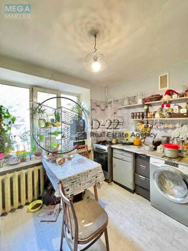 Продаж 3 кімнатної квартири (70/43/9), 1 пов. 10 пов. будинку, <a class="location-link" href="/kiev/" title="Недвижимость Київ">Київ</a>, <a class="location-link" href="/kiev/pecherskij/" title="Недвижимость Печерський район">Печерський р-н</a>, Микільський провулок, 1/25 (изображение 6)