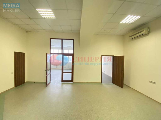 Оренда комерційної нерухомості, 150&nbsp;кв.м, под офис, <a class="location-link" href="/kiev/" title="Недвижимость Київ">Київ</a>, <a class="location-link" href="/kiev/solomenskij/" title="Недвижимость Солом'янський район">Солом'янський р-н</a>, Митрополита Василя Липківського вул. (изображение 2)