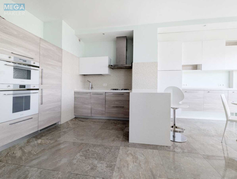 Оренда 5 кімнатної квартири, <a class="location-link" href="/kiev/" title="Недвижимость Київ">Київ</a>, <a class="location-link" href="/kiev/pecherskij/" title="Недвижимость Печерський район">Печерський р-н</a>, Звіринецька вул., 47 (изображение 8)