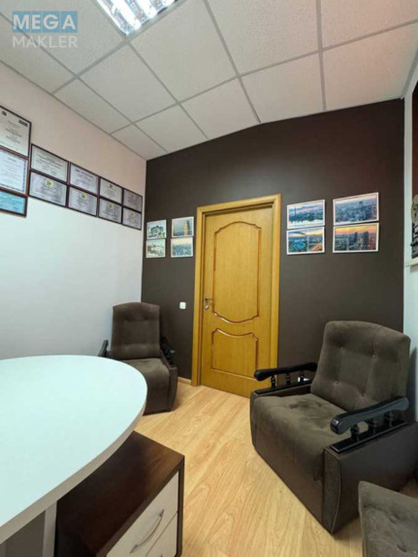 Продаж комерційної нерухомості, 32 кв.м, под офис, <a class="location-link" href="/kiev/" title="Недвижимость Київ">Київ</a>, <a class="location-link" href="/kiev/podolskij/" title="Недвижимость Подільський район">Подільський р-н</a>, Нижній Вал вул., 15 (изображение 2)