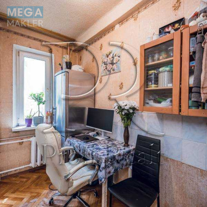 Продаж 2 кімнатної квартири (40/26/6), 4 пов. 5 пов. будинку, <a class="location-link" href="/kiev/" title="Недвижимость Київ">Київ</a>, <a class="location-link" href="/kiev/solomenskij/" title="Недвижимость Солом'янський район">Солом'янський р-н</a>, Антонова Авіаконструктора вулиця, 41 (изображение 7)