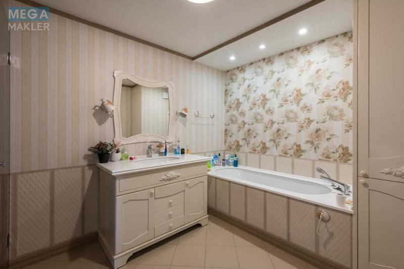 Продаж 4 кімнатної квартири (135/80/35), 9 пов. 11 пов. будинку, <a class="location-link" href="/kiev/" title="Недвижимость Київ">Київ</a>, <a class="location-link" href="/kiev/dneprovskij/" title="Недвижимость Дніпровський район">Дніпровський р-н</a>, Регенераторна вул., 4 (изображение 5)