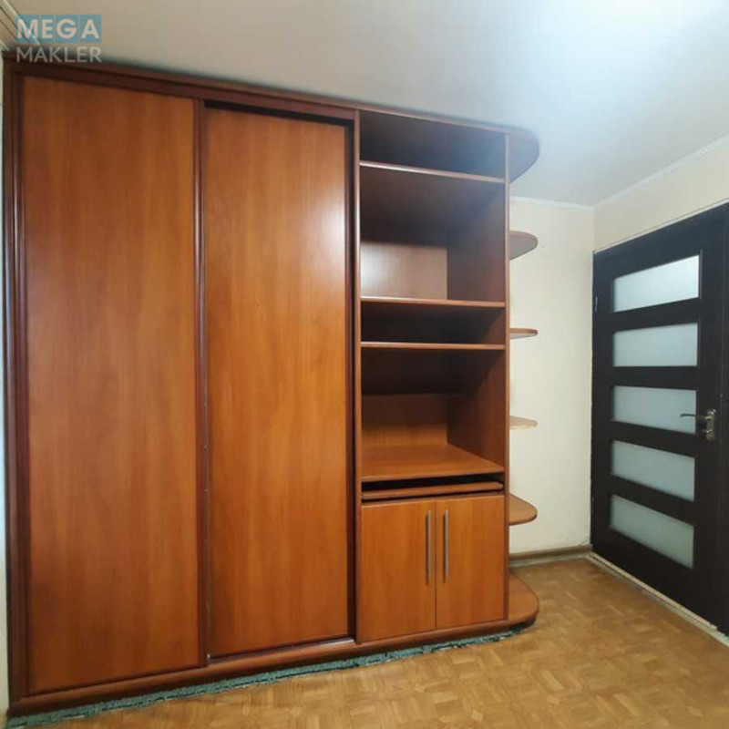 Продаж 3 кімнатної квартири (75/40/16), 3 пов. 14 пов. будинку, <a class="location-link" href="/kiev/" title="Недвижимость Київ">Київ</a>, <a class="location-link" href="/kiev/goloseevskij/" title="Недвижимость Голосіївський район">Голосіївський р-н</a>, Владимира Антоновича ул., 152 (изображение 12)