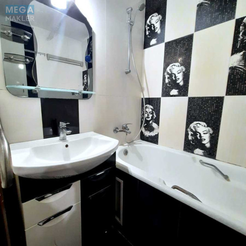 Продаж 3 кімнатної квартири (75/40/16), 3 пов. 14 пов. будинку, <a class="location-link" href="/kiev/" title="Недвижимость Київ">Київ</a>, <a class="location-link" href="/kiev/goloseevskij/" title="Недвижимость Голосіївський район">Голосіївський р-н</a>, Владимира Антоновича ул., 152 (изображение 21)