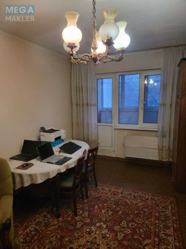 Продаж 3 кімнатної квартири (76/42/8), 3 пов. 18 пов. будинку, <a class="location-link" href="/kiev/" title="Недвижимость Київ">Київ</a>, <a class="location-link" href="/kiev/goloseevskij/" title="Недвижимость Голосіївський район">Голосіївський р-н</a>, Академика Глушкова просп., 33 (изображение 2)