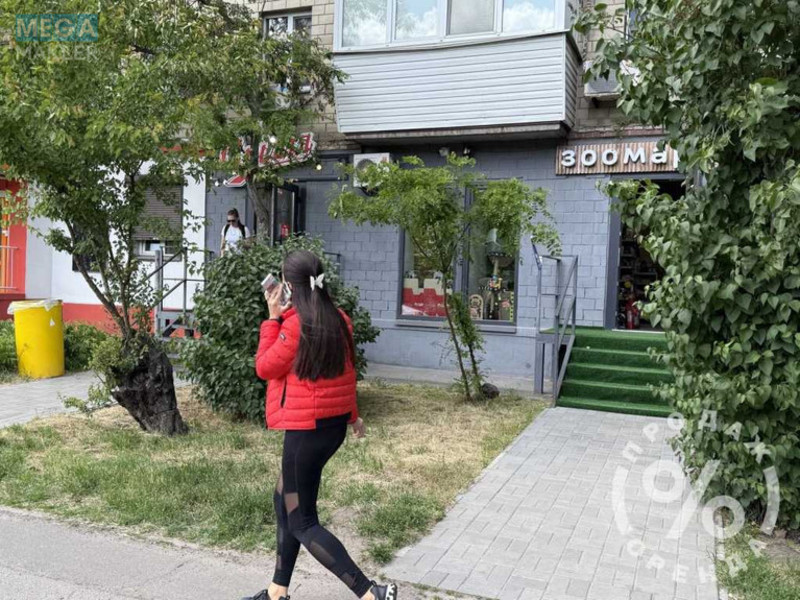 Продаж комерційної нерухомості, 44 кв.м, под магазин, <a class="location-link" href="/kiev/" title="Недвижимость Київ">Київ</a>, <a class="location-link" href="/kiev/goloseevskij/" title="Недвижимость Голосіївський район">Голосіївський р-н</a>, Голосеевский просп., 100/2 (изображение 2)