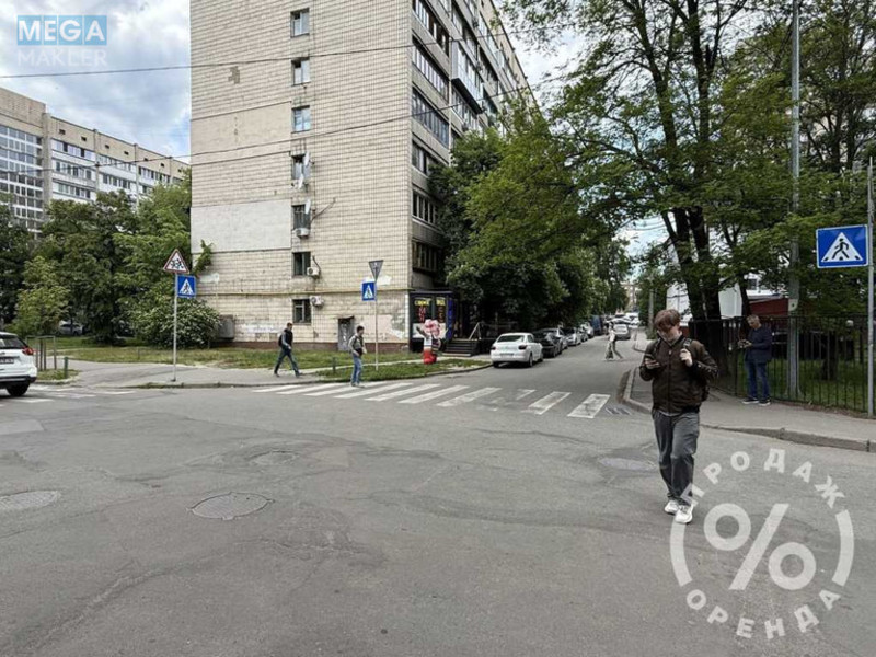 Продаж комерційної нерухомості, 50 кв.м, под магазин, <a class="location-link" href="/kiev/" title="Недвижимость Київ">Київ</a>, <a class="location-link" href="/kiev/svyatoshinskij/" title="Недвижимость Святошинський район">Святошинський р-н</a>, Победы просп., 91 (изображение 4)
