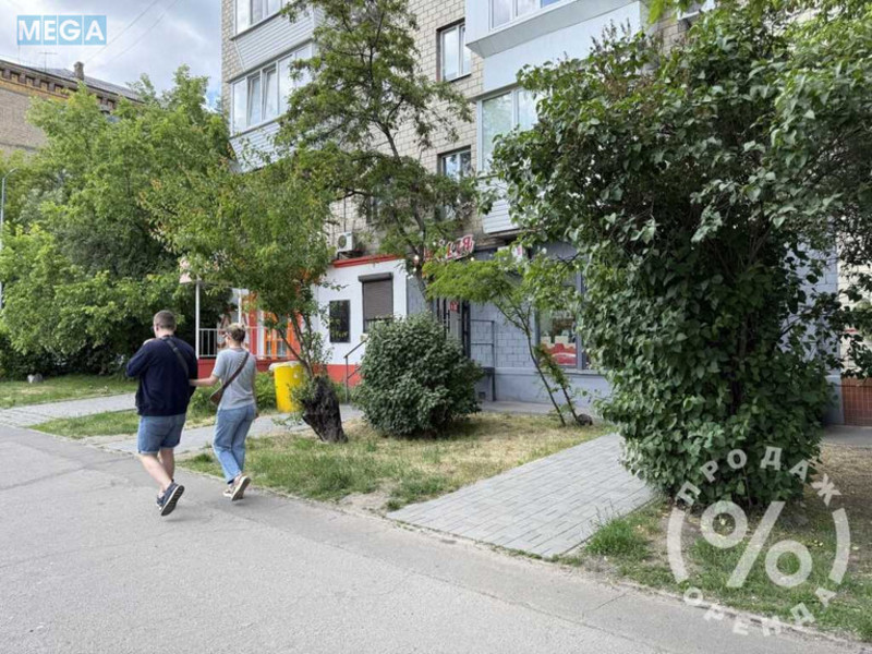 Продаж комерційної нерухомості, 45 кв.м, под магазин, <a class="location-link" href="/kiev/" title="Недвижимость Київ">Київ</a>, <a class="location-link" href="/kiev/goloseevskij/" title="Недвижимость Голосіївський район">Голосіївський р-н</a>, Голосіївський просп., 100/2 (изображение 3)