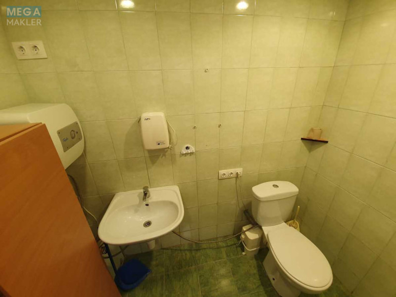 Продаж комерційної нерухомості, 64 кв.м, под офис, <a class="location-link" href="/kiev/" title="Недвижимость Київ">Київ</a>, <a class="location-link" href="/kiev/svyatoshinskij/" title="Недвижимость Святошинський район">Святошинський р-н</a>, Победы просп., 131 (изображение 6)