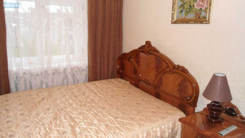 Оренда 3 кімнатної квартири, <a class="location-link" href="/kiev/" title="Недвижимость Київ">Київ</a>, <a class="location-link" href="/kiev/pecherskij/" title="Недвижимость Печерський район">Печерський р-н</a>, Институтская ул., 25 (изображение 2)