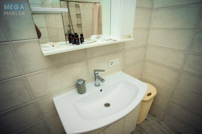 Продаж дома, 2 поверху, 75 кв.м, 3 кімнати, ділянка 1 сотка, <a class="location-link" href="/polyana-selo/" title="Недвижимость Поляна">Поляна</a>, Курортная (изображение 8)