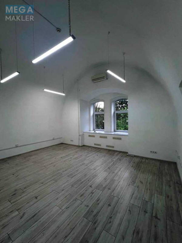 Оренда комерційної нерухомості, 330 кв.м, под офис, <a class="location-link" href="/lviv/" title="Недвижимость Львів">Львів</a>, <a class="location-link" href="/lviv/galickij/" title="Недвижимость Галицький район">Галицький р-н</a>, Грабовського, 11 (изображение 4)