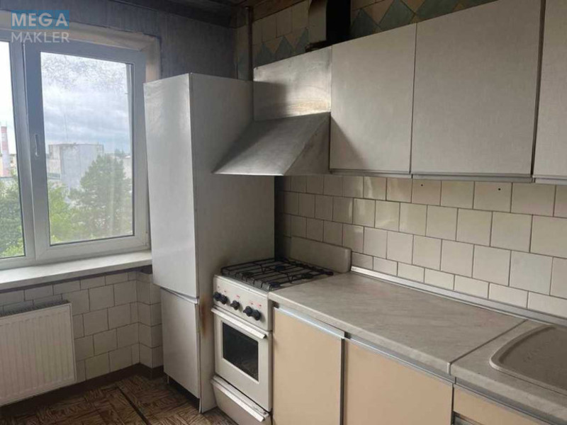 Продаж 3 кімнатної квартири (72/42/8), 7 пов. 9 пов. будинку, <a class="location-link" href="/kiev/" title="Недвижимость Київ">Київ</a>, <a class="location-link" href="/kiev/darnickij/" title="Недвижимость Дарницький район">Дарницький р-н</a>, Российская ул., 82а (изображение 2)