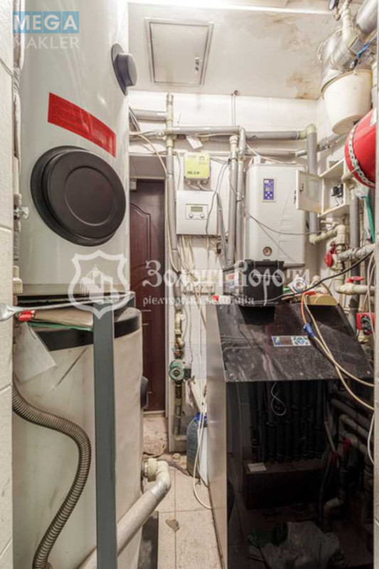 Продаж дома, 3&nbsp;поверху, 370&nbsp;кв.м, 4&nbsp;кімнати, ділянка 5&nbsp;соток, <a class="location-link" href="/kiev/" title="Недвижимость Київ">Київ</a>, <a class="location-link" href="/kiev/svyatoshinskij/" title="Недвижимость Святошинський район">Святошинський р-н</a>, Збруцька вул., 5 (изображение 19)