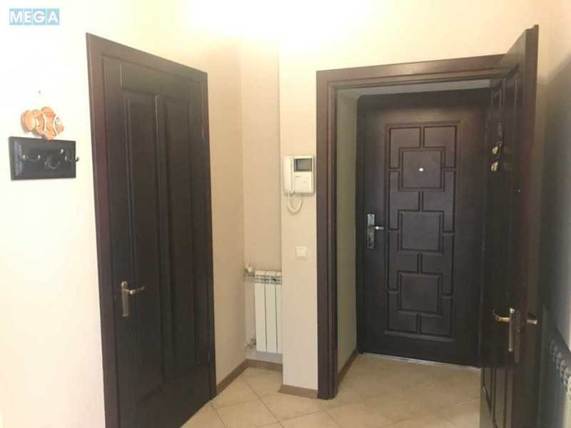 Продаж дома, 3&nbsp;поверху, 438&nbsp;кв.м, 6&nbsp;кімнат, ділянка 9&nbsp;соток, <a class="location-link" href="/kiev/" title="Недвижимость Київ">Київ</a>, <a class="location-link" href="/kiev/obolonskij/" title="Недвижимость Оболонський район">Оболонський р-н</a>, Богатырская ул., 30А (изображение 6)