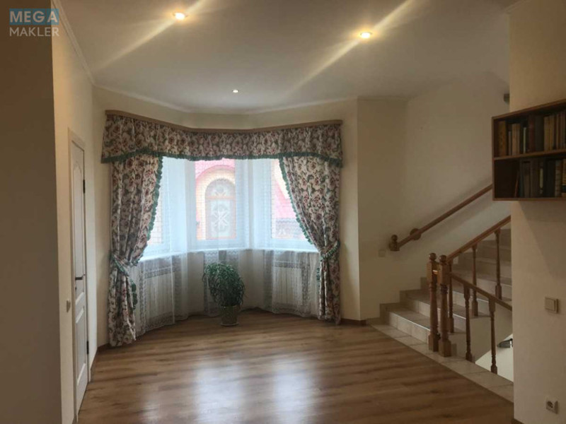 Продаж дома, 3&nbsp;поверху, 438&nbsp;кв.м, 6&nbsp;кімнат, ділянка 9&nbsp;соток, <a class="location-link" href="/kiev/" title="Недвижимость Київ">Київ</a>, <a class="location-link" href="/kiev/obolonskij/" title="Недвижимость Оболонський район">Оболонський р-н</a>, Богатырская ул., 30А (изображение 13)