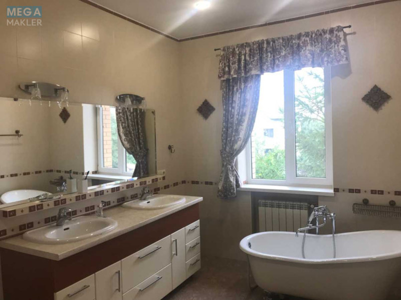 Продаж дома, 3&nbsp;поверху, 438&nbsp;кв.м, 6&nbsp;кімнат, ділянка 9&nbsp;соток, <a class="location-link" href="/kiev/" title="Недвижимость Київ">Київ</a>, <a class="location-link" href="/kiev/obolonskij/" title="Недвижимость Оболонський район">Оболонський р-н</a>, Богатырская ул., 30А (изображение 16)