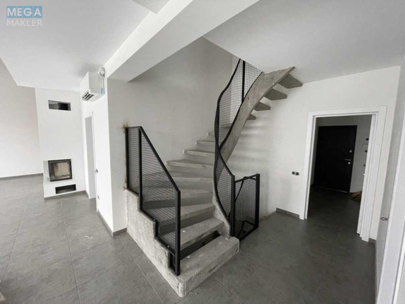 Продаж дома, 2&nbsp;поверху, 340&nbsp;кв.м, 5&nbsp;кімнат, ділянка 6&nbsp;соток, <a class="location-link" href="/kiev/" title="Недвижимость Київ">Київ</a>, <a class="location-link" href="/kiev/solomenskij/" title="Недвижимость Солом'янський район">Солом'янський р-н</a>, Зеленая ул. (изображение 10)