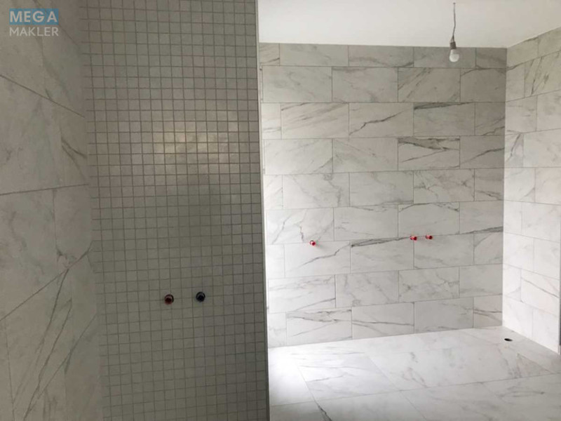 Продаж дома, 2&nbsp;поверху, 340&nbsp;кв.м, 5&nbsp;кімнат, ділянка 6&nbsp;соток, <a class="location-link" href="/kiev/" title="Недвижимость Київ">Київ</a>, <a class="location-link" href="/kiev/solomenskij/" title="Недвижимость Солом'янський район">Солом'янський р-н</a>, Зеленая ул. (изображение 12)