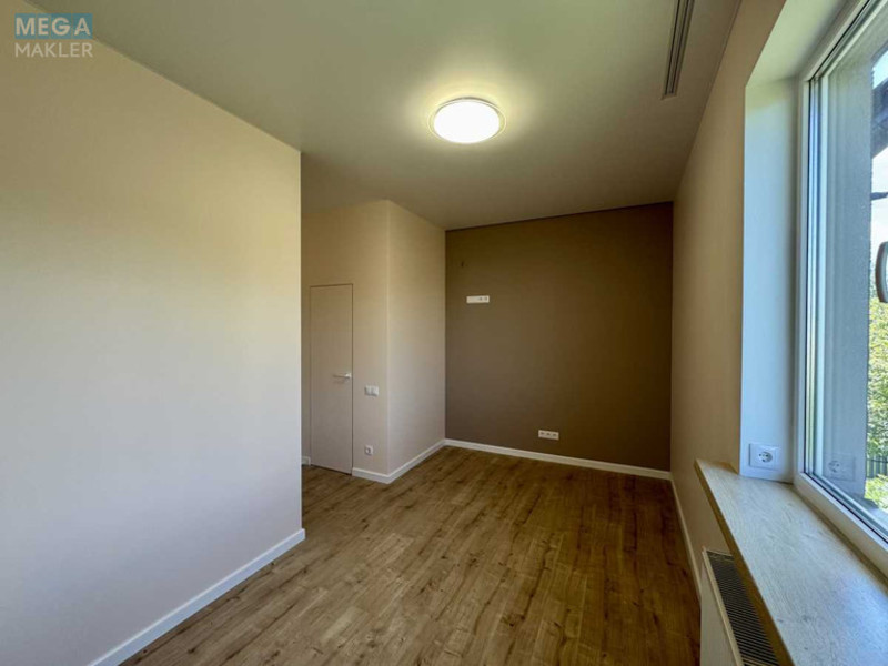 Продаж дома, 2 поверху, 380 кв.м, 9 кімнат, ділянка 5 соток, <a class="location-link" href="/novoselki-selo-kv/" title="Недвижимость Новосілки">Новосілки</a>, Киевская (изображение 15)