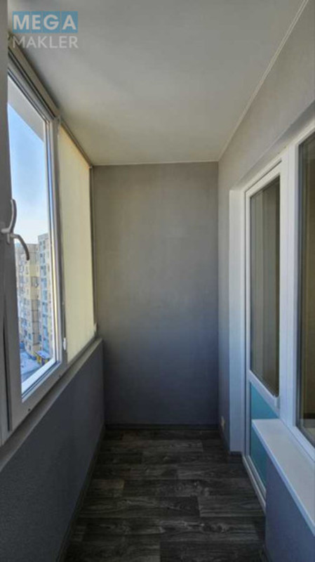 Продаж 3 кімнатної квартири (63/36/7), 8 пов. 9 пов. будинку, <a class="location-link" href="/dneprodzerzhinsk/" title="Недвижимость Кам'янське">Каменское</a>, проспект Надднепрянский, 11 (изображение 10)