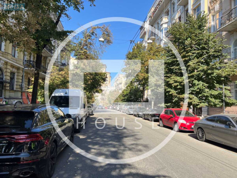 Оренда 4 кімнатні квартири, <a class="location-link" href="/kiev/" title="Недвижимость Київ">Київ</a>, <a class="location-link" href="/kiev/pecherskij/" title="Недвижимость Печерський район">Печерський р-н</a>, Заньковецької вул., 7 (изображение 21)