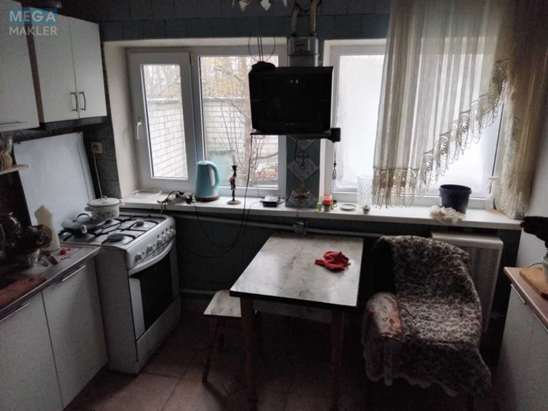 Продаж дома, 1 поверх, 150 кв.м, 5 кімнат, ділянка 6 соток, <a class="location-link" href="/kiev/" title="Недвижимость Київ">Київ</a>, <a class="location-link" href="/kiev/goloseevskij/" title="Недвижимость Голосіївський район">Голосіївський р-н</a>, Армейская ул., 13 (изображение 6)