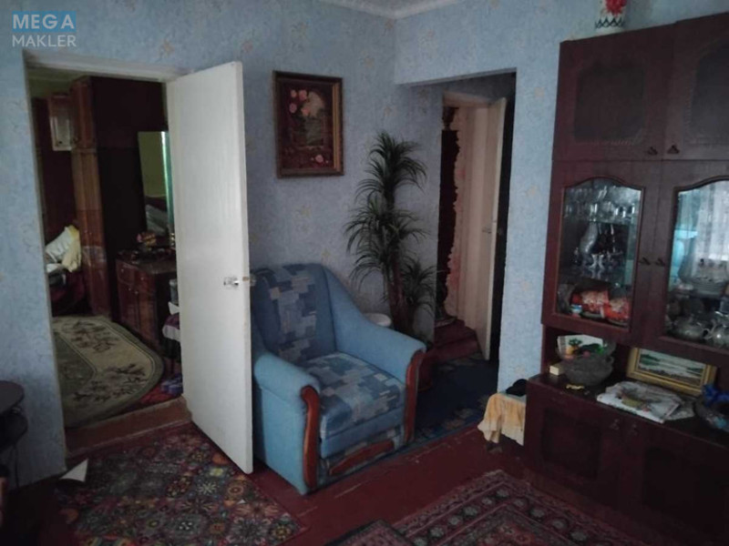 Продаж дома, 1 поверх, 150 кв.м, 5 кімнат, ділянка 6 соток, <a class="location-link" href="/kiev/" title="Недвижимость Київ">Київ</a>, <a class="location-link" href="/kiev/goloseevskij/" title="Недвижимость Голосіївський район">Голосіївський р-н</a>, Армейская ул., 13 (изображение 9)