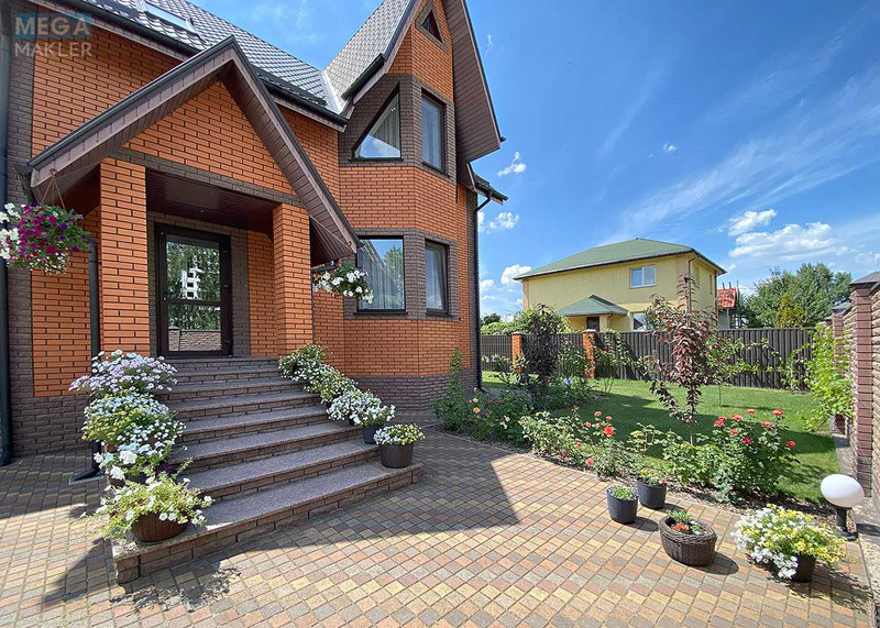 Продаж дома, 3 поверху, 337 кв.м, 8 кімнат, ділянка 10 соток, <a class="location-link" href="/kiev/" title="Недвижимость Київ">Київ</a>, <a class="location-link" href="/kiev/darnickij/" title="Недвижимость Дарницький район">Дарницький р-н</a>, 1-й Дружби пров., 8 (изображение 2)