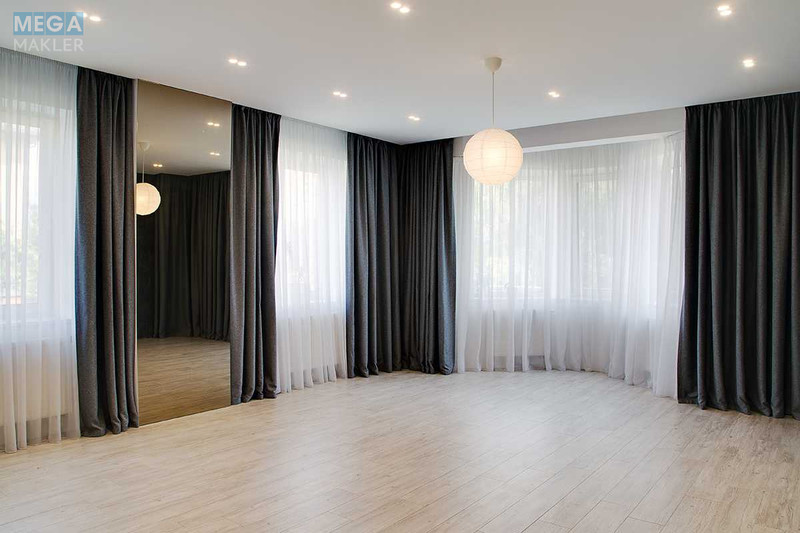 Продаж дома, 3 поверху, 337 кв.м, 8 кімнат, ділянка 10 соток, <a class="location-link" href="/kiev/" title="Недвижимость Київ">Київ</a>, <a class="location-link" href="/kiev/darnickij/" title="Недвижимость Дарницький район">Дарницький р-н</a>, 1-й Дружби пров., 8 (изображение 7)