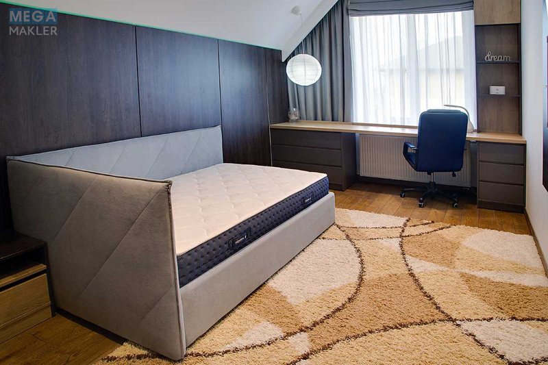 Продаж дома, 3 поверху, 337 кв.м, 8 кімнат, ділянка 10 соток, <a class="location-link" href="/kiev/" title="Недвижимость Київ">Київ</a>, <a class="location-link" href="/kiev/darnickij/" title="Недвижимость Дарницький район">Дарницький р-н</a>, 1-й Дружби пров., 8 (изображение 9)
