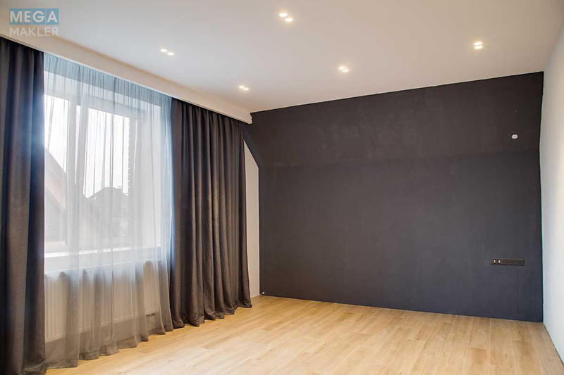 Продаж дома, 3 поверху, 337 кв.м, 8 кімнат, ділянка 10 соток, <a class="location-link" href="/kiev/" title="Недвижимость Київ">Київ</a>, <a class="location-link" href="/kiev/darnickij/" title="Недвижимость Дарницький район">Дарницький р-н</a>, 1-й Дружби пров., 8 (изображение 13)