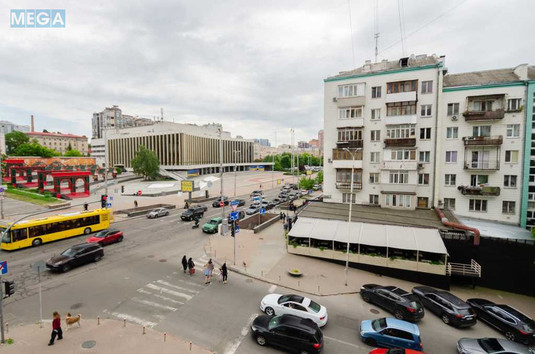 Продаж 2 кімнатної квартири (45/27/8), 3 пов. 9 пов. будинку, <a class="location-link" href="/kiev/" title="Недвижимость Київ">Київ</a>, <a class="location-link" href="/kiev/goloseevskij/" title="Недвижимость Голосіївський район">Голосіївський р-н</a>, Велика Васильківська вул., 112 (изображение 4)