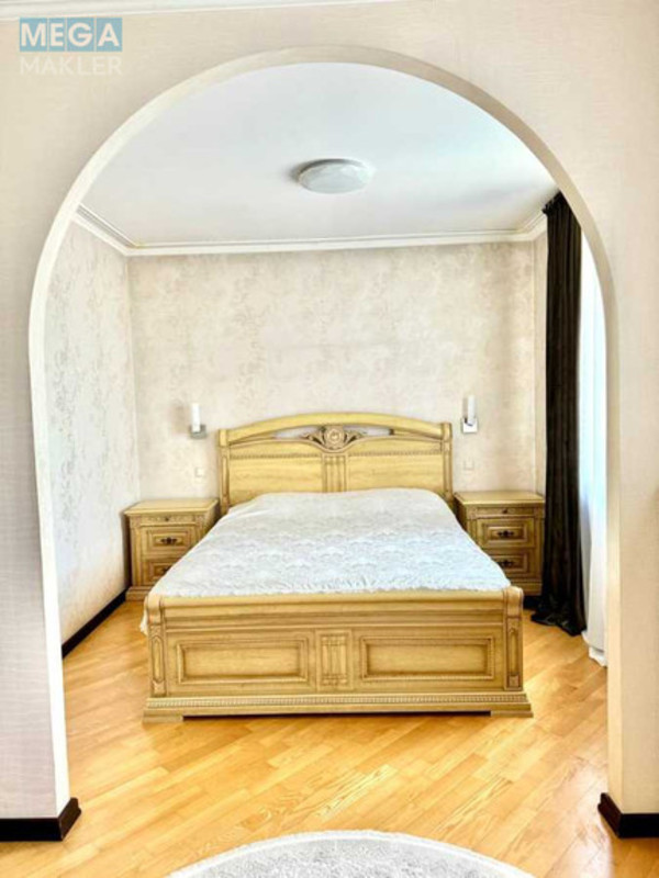 Продаж дома, 3 поверху, 180 кв.м, 5 кімнат, ділянка 5 соток, <a class="location-link" href="/kiev/" title="Недвижимость Київ">Київ</a>, <a class="location-link" href="/kiev/desnyanskij/" title="Недвижимость Деснянський район">Деснянський р-н</a>, Садова вул., 54 (изображение 4)