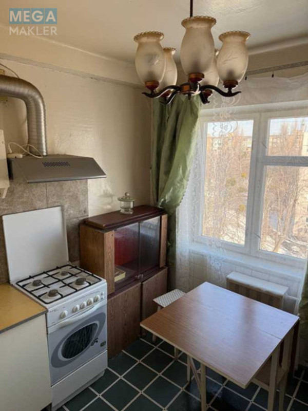 Продаж 3 кімнатної квартири (63/40/7), 9 пов. 10 пов. будинку, <a class="location-link" href="/kiev/" title="Недвижимость Київ">Київ</a>, <a class="location-link" href="/kiev/pecherskij/" title="Недвижимость Печерський район">Печерський р-н</a>, Євгена Коновальця вул., 35 (изображение 4)