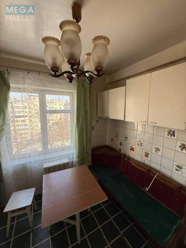 Продаж 3 кімнатної квартири (63/40/7), 9 пов. 10 пов. будинку, <a class="location-link" href="/kiev/" title="Недвижимость Київ">Київ</a>, <a class="location-link" href="/kiev/pecherskij/" title="Недвижимость Печерський район">Печерський р-н</a>, Євгена Коновальця вул., 35 (изображение 6)