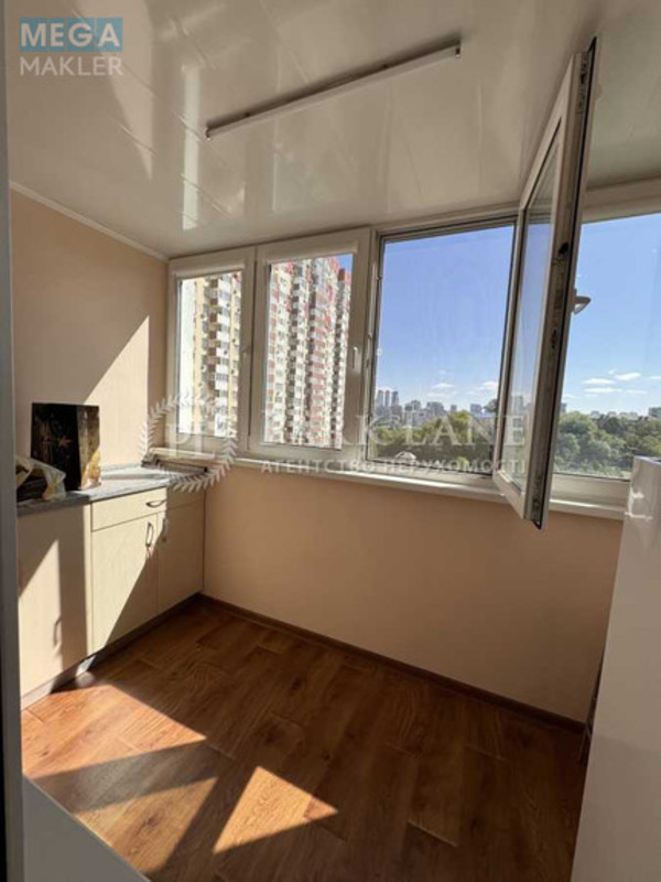 Продаж 3 кімнатної квартири (96/48/18), 11 пов. 25 пов. будинку, <a class="location-link" href="/kiev/" title="Недвижимость Київ">Київ</a>, <a class="location-link" href="/kiev/goloseevskij/" title="Недвижимость Голосіївський район">Голосіївський р-н</a>, Ясиноватский пер., 11 (изображение 8)