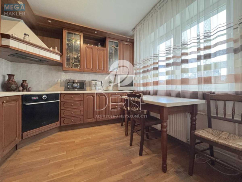 Продаж 4 кімнатної квартири (190/120/50), 7 пов. 8 пов. будинку, <a class="location-link" href="/kiev/" title="Недвижимость Київ">Київ</a>, <a class="location-link" href="/kiev/pecherskij/" title="Недвижимость Печерський район">Печерський р-н</a>, Василия Тютюнника ул., 40 (изображение 8)