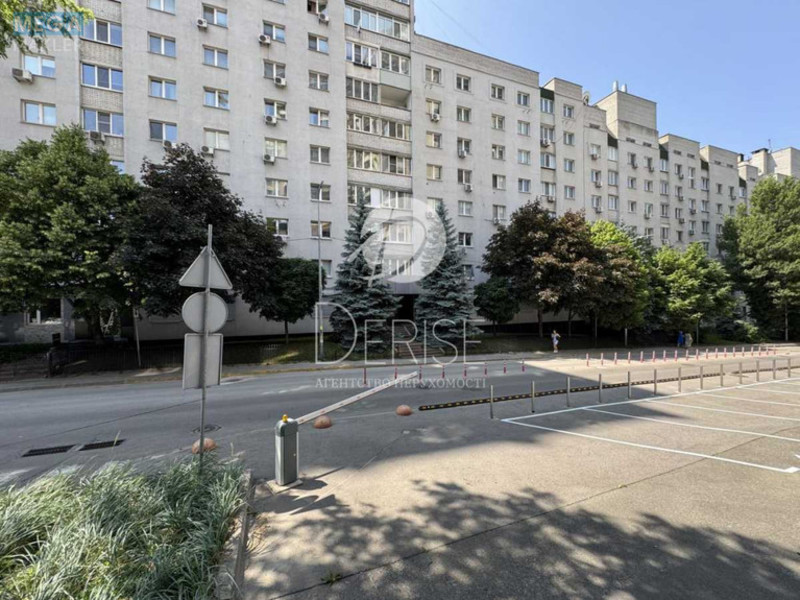 Продаж 4 кімнатної квартири (190/120/50), 7 пов. 8 пов. будинку, <a class="location-link" href="/kiev/" title="Недвижимость Київ">Київ</a>, <a class="location-link" href="/kiev/pecherskij/" title="Недвижимость Печерський район">Печерський р-н</a>, Василия Тютюнника ул., 40 (изображение 24)