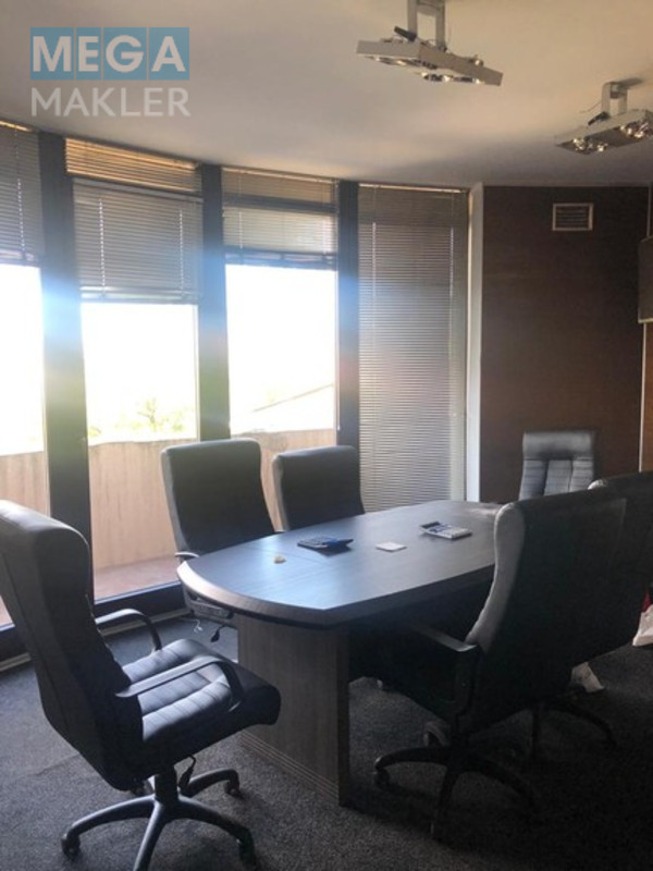 Продаж приміщення у житловому будинку, под офис, нормальне сост., <a class="location-link" href="/kiev/" title="Недвижимость Київ">Київ</a>, <a class="location-link" href="/kiev/shevchenkovskij/" title="Недвижимость Шевченківський район">Шевченківський р-н</a>, Жилянська 59 ( <img src="https://megamakler.com.ua/metro/ff0000.gif" alt="" class="metro" /> м. Вокзальная, 10 хвилин пішки ) (изображение 11)