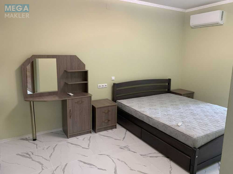 Оренда 3 кімнатної квартири, <a class="location-link" href="/kiev/" title="Недвижимость Київ">Київ</a>, <a class="location-link" href="/kiev/shevchenkovskij/" title="Недвижимость Шевченківський район">Шевченківський р-н</a>, Салютна вул., 2 (изображение 2)