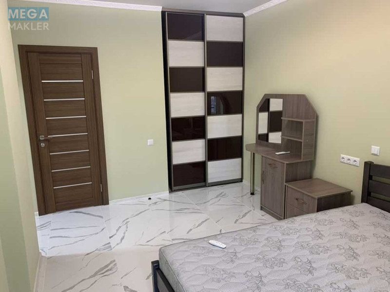 Оренда 3 кімнатної квартири, <a class="location-link" href="/kiev/" title="Недвижимость Київ">Київ</a>, <a class="location-link" href="/kiev/shevchenkovskij/" title="Недвижимость Шевченківський район">Шевченківський р-н</a>, Салютна вул., 2 (изображение 3)