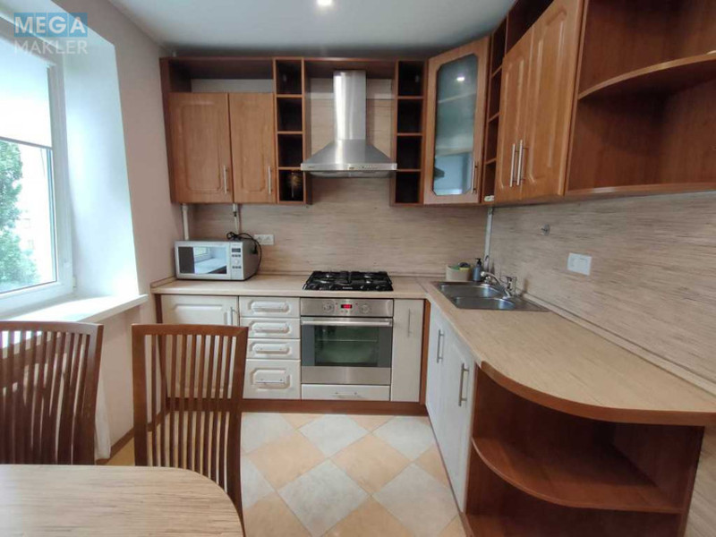 Продаж 2 кімнатної квартири (45/32/7), 4 пов. 6 пов. будинку, <a class="location-link" href="/kiev/" title="Недвижимость Київ">Київ</a>, <a class="location-link" href="/kiev/pecherskij/" title="Недвижимость Печерський район">Печерський р-н</a>, Джона Маккейна вул., 9 (изображение 2)