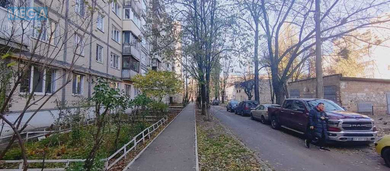 Продаж 2 кімнатної квартири (51/27/7), 3 пов. 9 пов. будинку, <a class="location-link" href="/kiev/" title="Недвижимость Київ">Київ</a>, <a class="location-link" href="/kiev/svyatoshinskij/" title="Недвижимость Святошинський район">Святошинський р-н</a>, Зодчих ул., 30 (изображение 3)